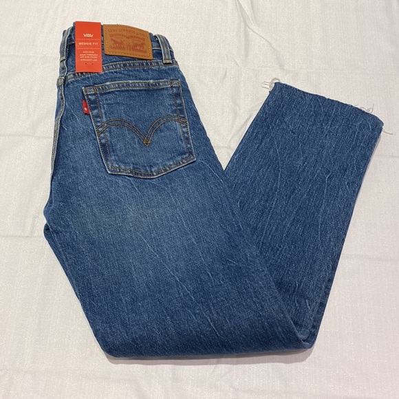 Levi’s Wedgie High Waist Straight Jeans - Picture 4 of 8